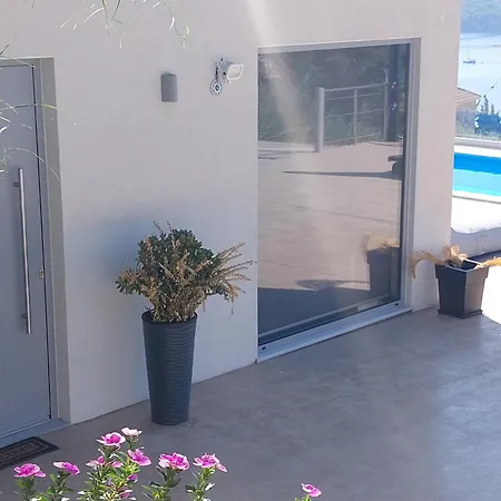 Ninemia * Nydri (Lefkada)