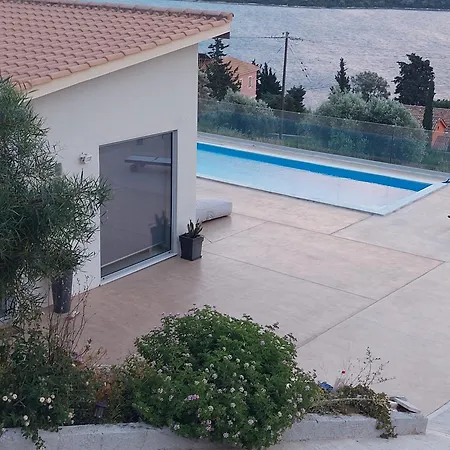 Ninemia * Nydri (Lefkada)